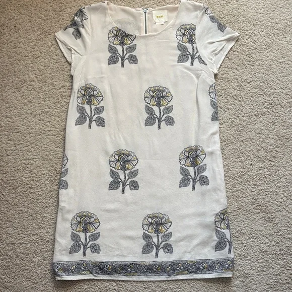 Field Study Tunic Maeve White Shift Dress with Gray & Yellow Floral Motif - Picture 4 of 14